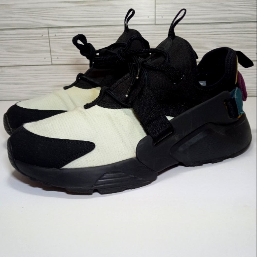 Size 10 women's Nike Hurache shoes